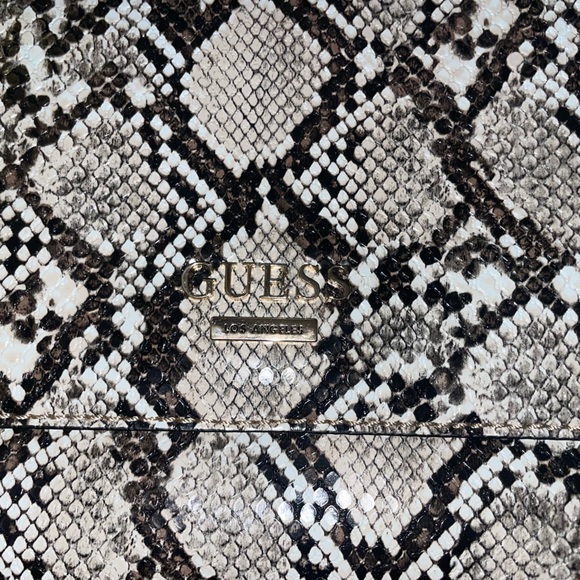 faux snakeskin Guess satchel purse - Picture 4 of 13